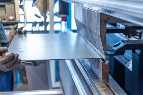 Kantpresse: Evolution und Automatisierung im Blechbiegeprozess