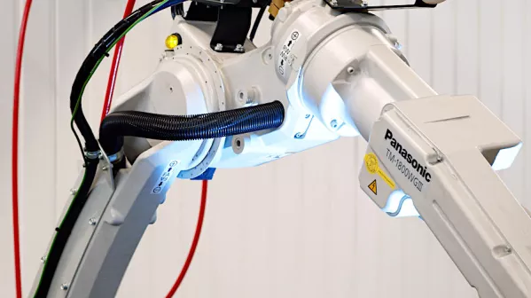 Panasonic-Roboter im Dienst der Präzision - kompromissloses Schweißen