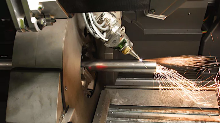 Pro Metal Form gewinnt an Innovation mit der ADIGE LT 8.20 Laser-Schneidemaschine